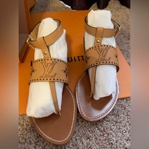 Louis Vuitton Horizon Flat Sandals